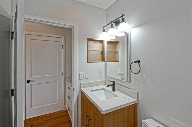 Building Photo - Completely Remodeled, Bright & Airy 3BR2BA...