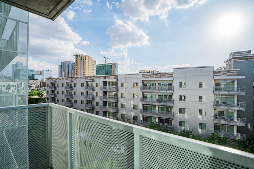 Building Photo - 333 E Roosevelt St