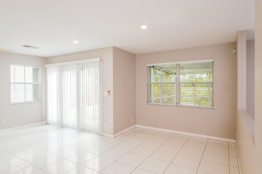 Building Photo - 4330 SW 82nd Way