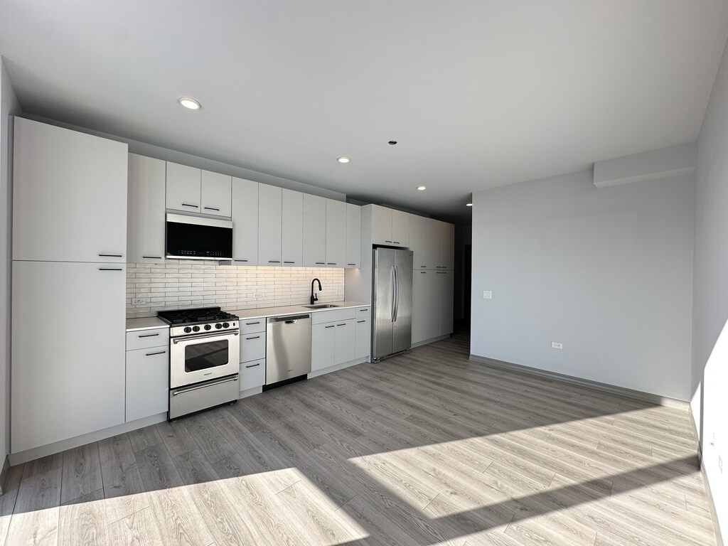 Building Photo - 2155 N Elston Ave