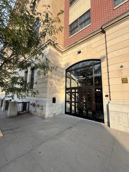 Building Photo - 769 Montgomery St