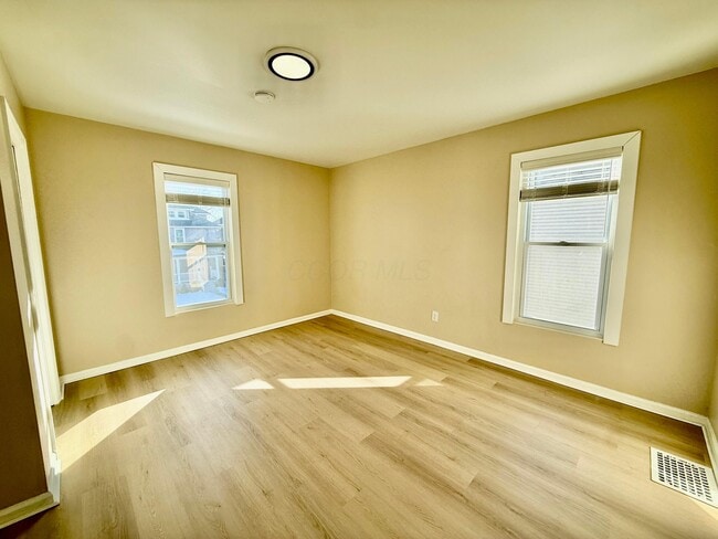 Building Photo - 575 Gilbert St