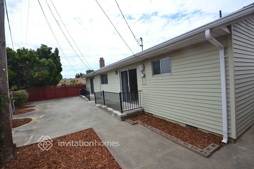 Building Photo - 132 Winchell Ct