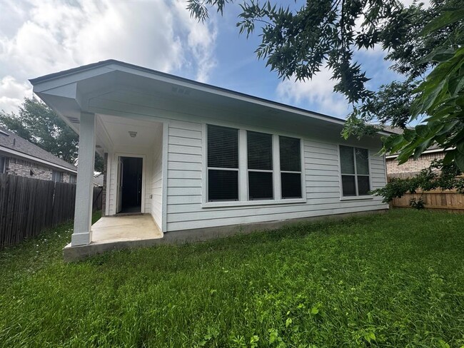 Building Photo - 304 Valona Loop