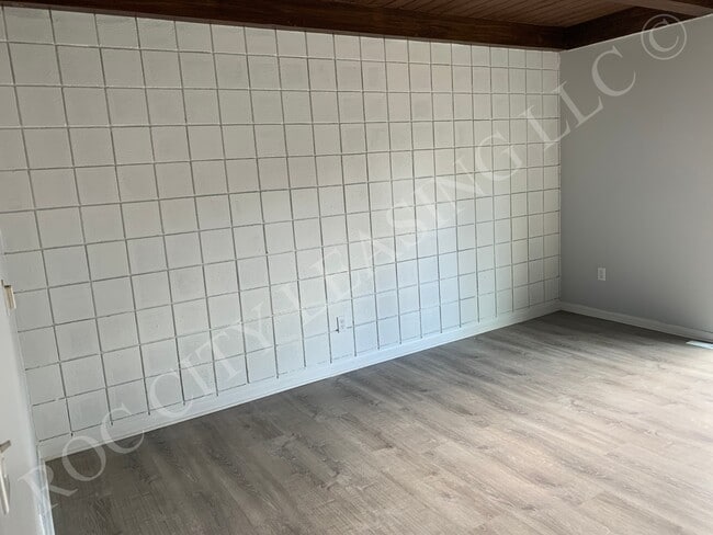 Building Photo - 455-485 Lake Avenue-