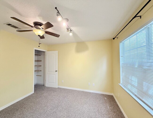 Building Photo - Custom Built 4-Bedroom/3 Bathroom Home