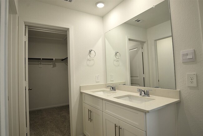 Building Photo - 4009 Bronco Sta Ln