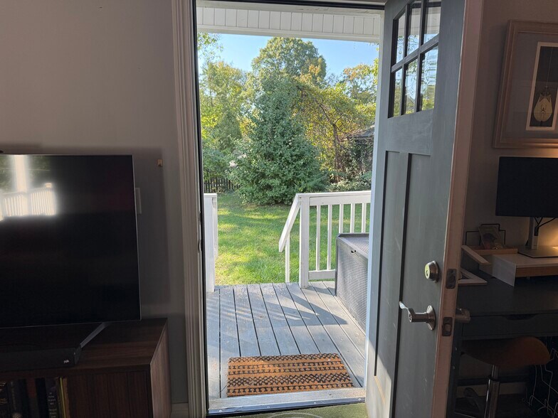 Building Photo - 5651 Bramble Ave