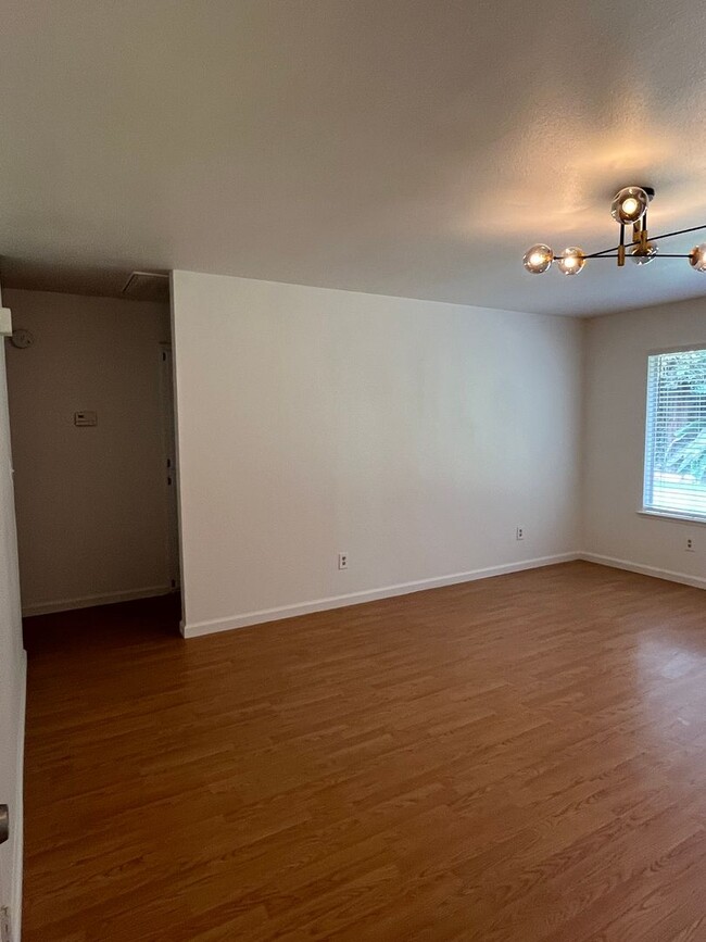 Building Photo - Charming home for rent in Tulare! Availabl...