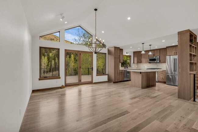 Building Photo - Pinebrook Luxury Remodeled Home