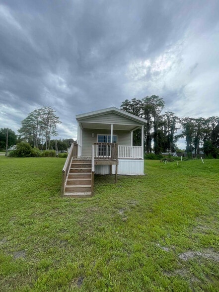 Building Photo - 14545 Congress St