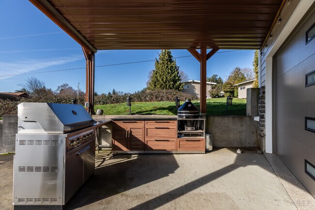 Building Photo - 59941 Windy Ridge Dr
