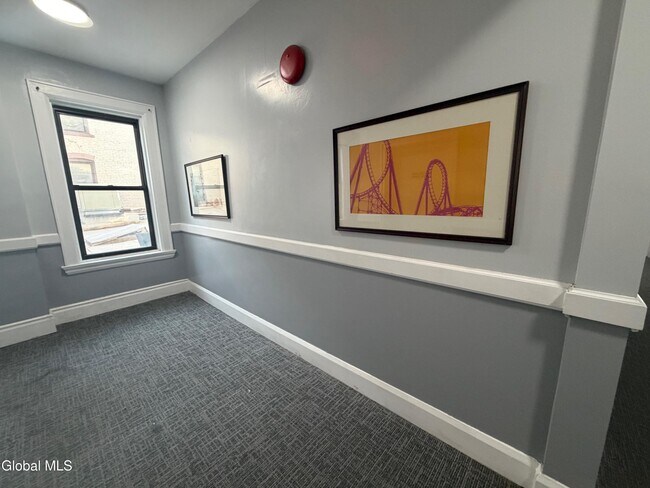 Building Photo - 5 Broadway