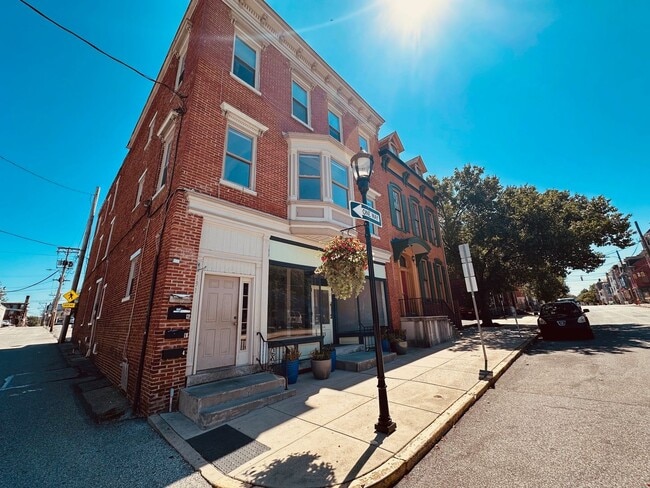 Building Photo - 131 S Duke St