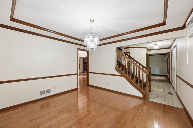 Building Photo - 7666 Windwood Dr
