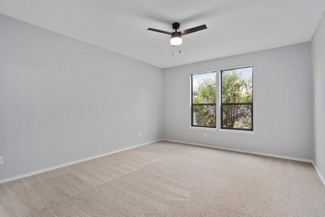 Building Photo - 1132 Hyde Park Dr
