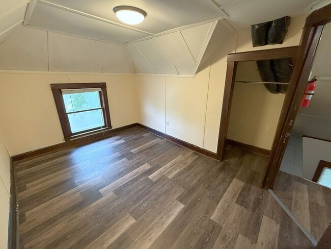 Building Photo - 147 Lathrop St
