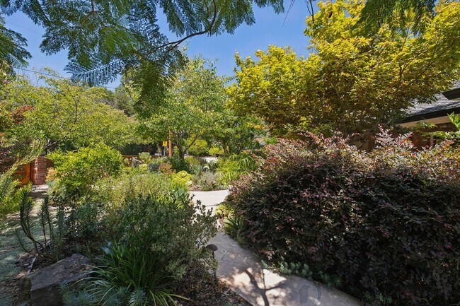 Building Photo - Beautiful Ranch Home with Bonus Room & Detached ADU | Minutes to Downtown