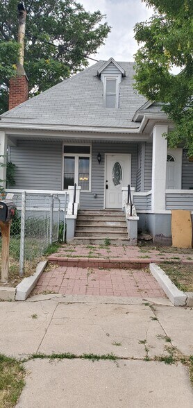 Front - 522 E First St