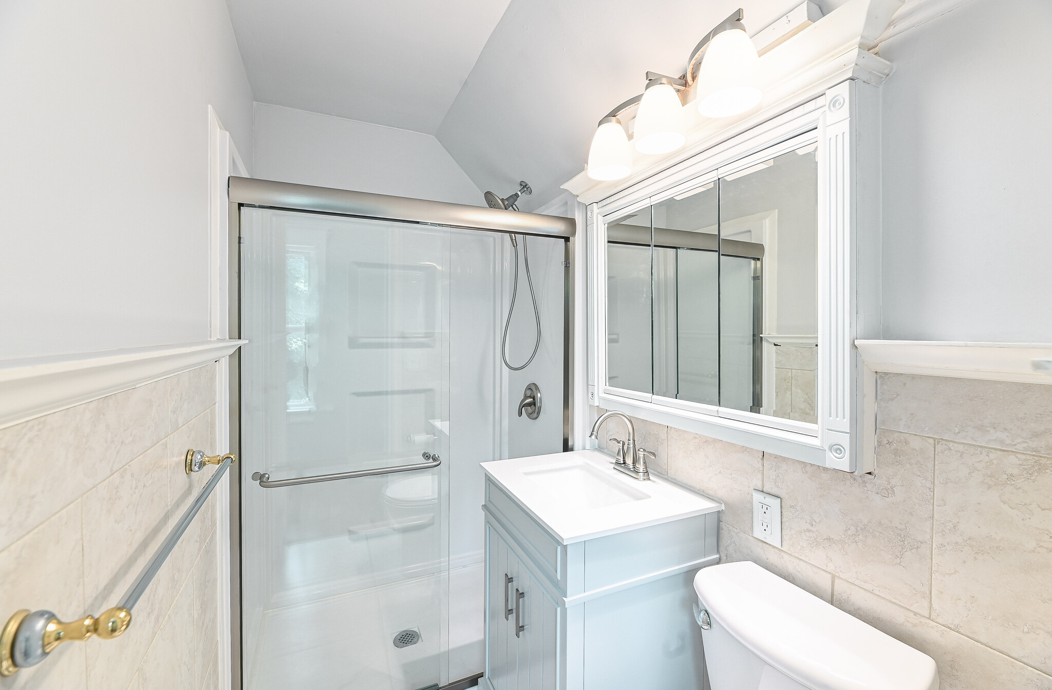 3rd Floor Fullbath - 1821 E Olive St