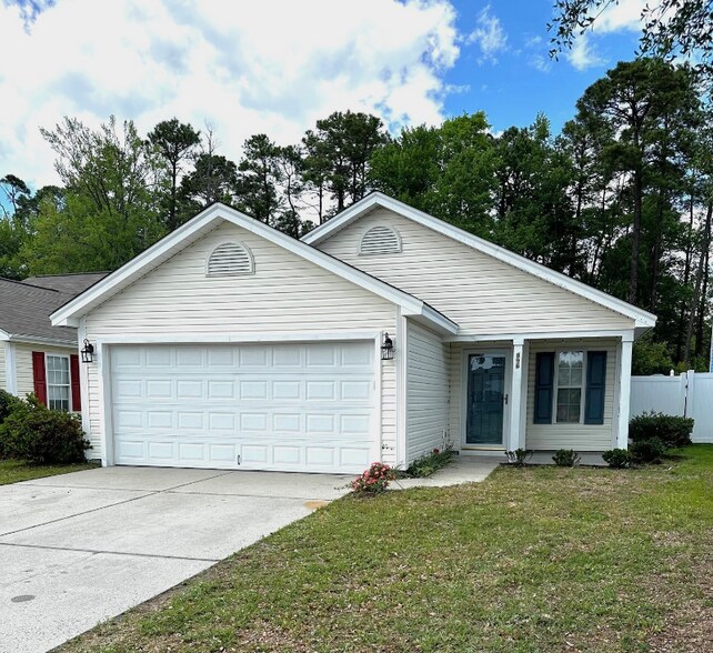 Primary Photo - 896 Silvercrest Dr