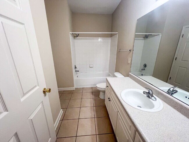 Building Photo - 2 Bed, 2 Bath Condo at amenity-rich The Me...