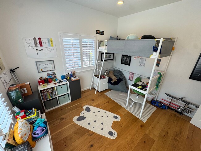 Building Photo - 5 bed 3 bath Gated Community in Union City...