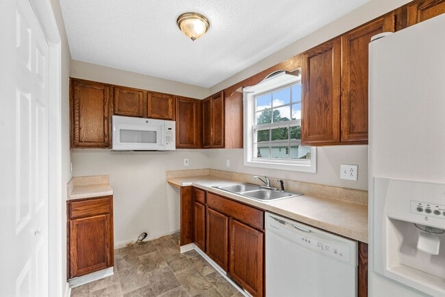 Building Photo - 3 Bedroom Pet friendly Home For Rent Near ...