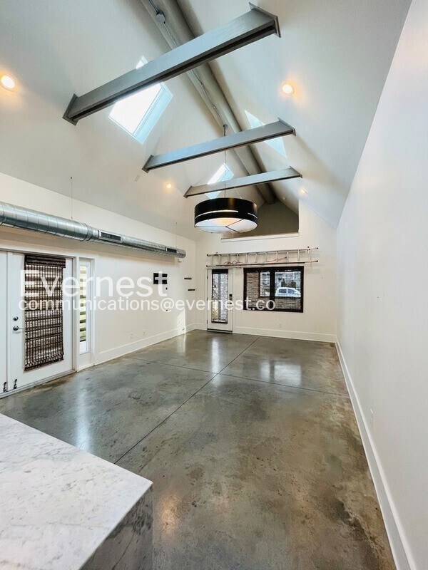 Building Photo - 3-Bed/2.5-Bath Home/Pet Friendly/Available Soon!