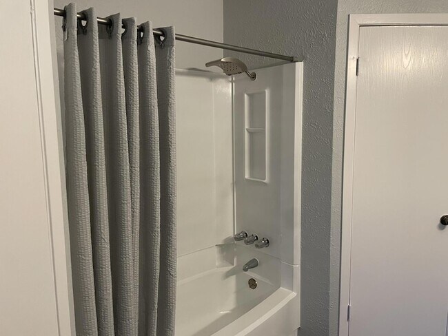 Building Photo - 305 Hickok Ct