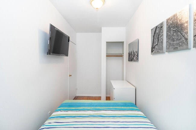 Building Photo - 316 E 96th St