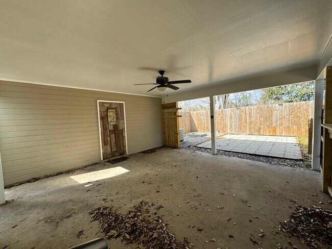 Building Photo - 350 Meadow Crossing Dr