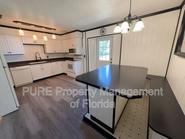 Building Photo - 12300 SE 128th Ct