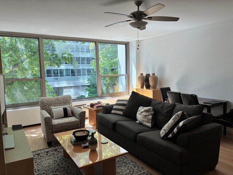 Living Room - 3600 N Lake Shore Dr