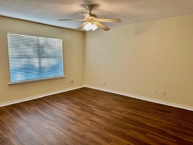 Building Photo - 3040 Plantation Dr W