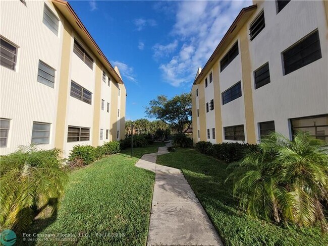 Primary Photo - 2027 Coral Ridge Dr