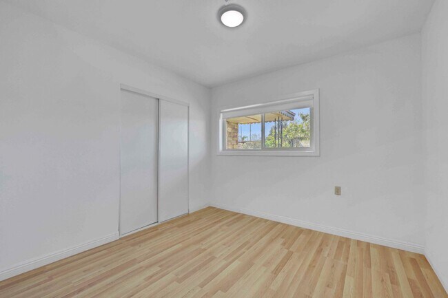 Building Photo - Rehabbed Downtown Henderson Home