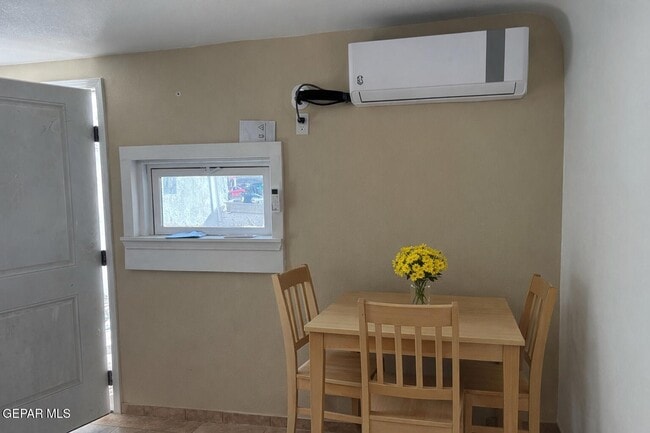 Building Photo - 3527 E Missouri Ave