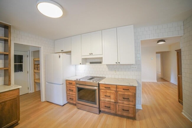 Building Photo - 2020 Cynthia Dr