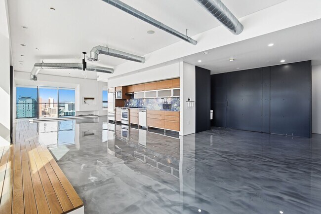 Primary Photo - Newport Lofts 1813