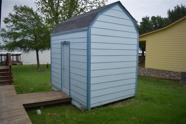 Building Photo - 500 Highcrest Dr