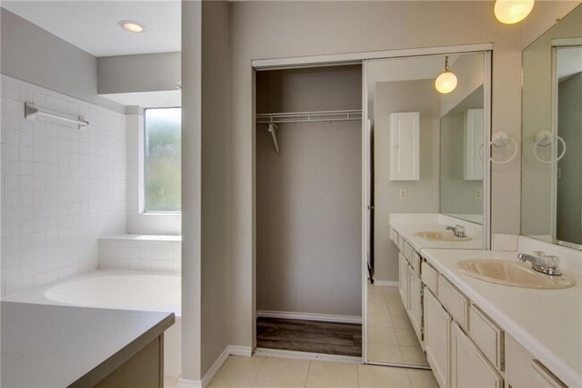 Building Photo - 6415 Jennings Dr