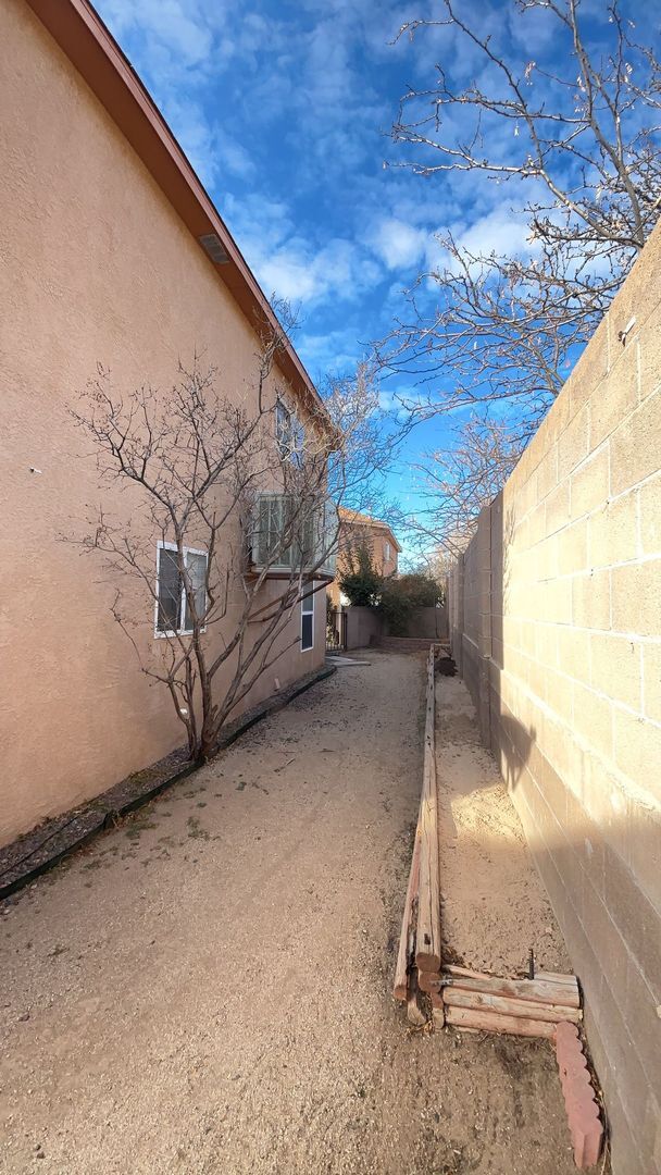 Building Photo - 3 Bedroom 2.5 Bath Located in the NE Heights! Showing Friday 5/1 5PM