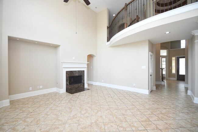 Building Photo - 606 Whitney Oaks Ln