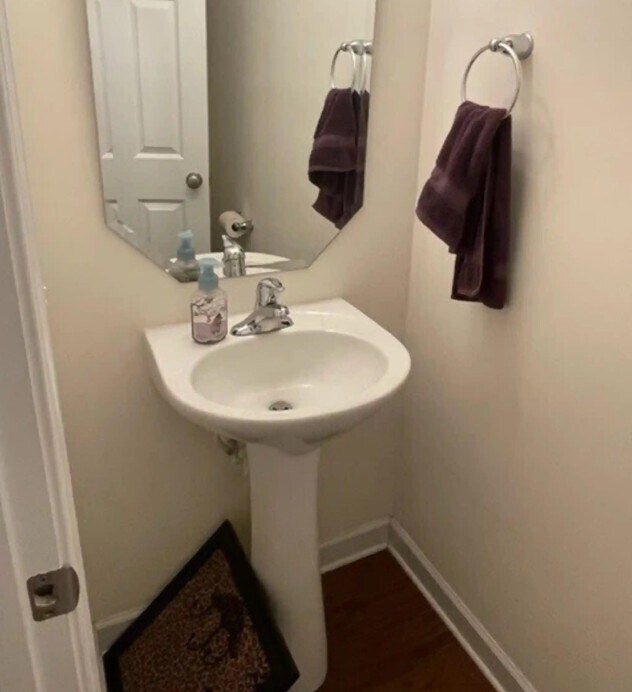 Building Photo - Spacious 3-Bedroom Townhome in the Riviera...