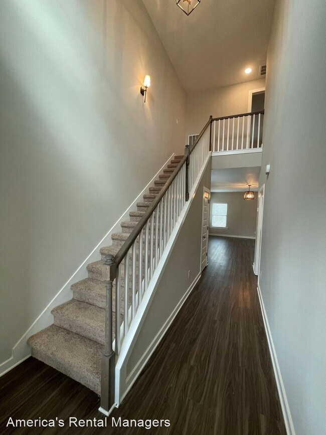 Building Photo - 4 br, 2.5 bath House - 2120 Ellsworth Loop...