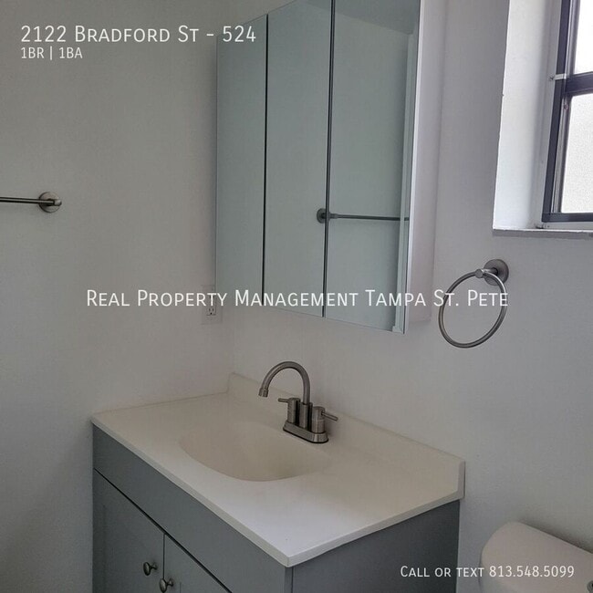 Building Photo - 2122 Bradford St