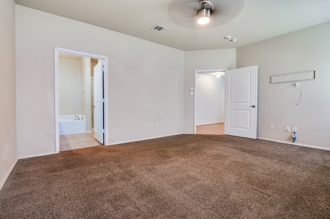 Building Photo - 805 Canyon Pl