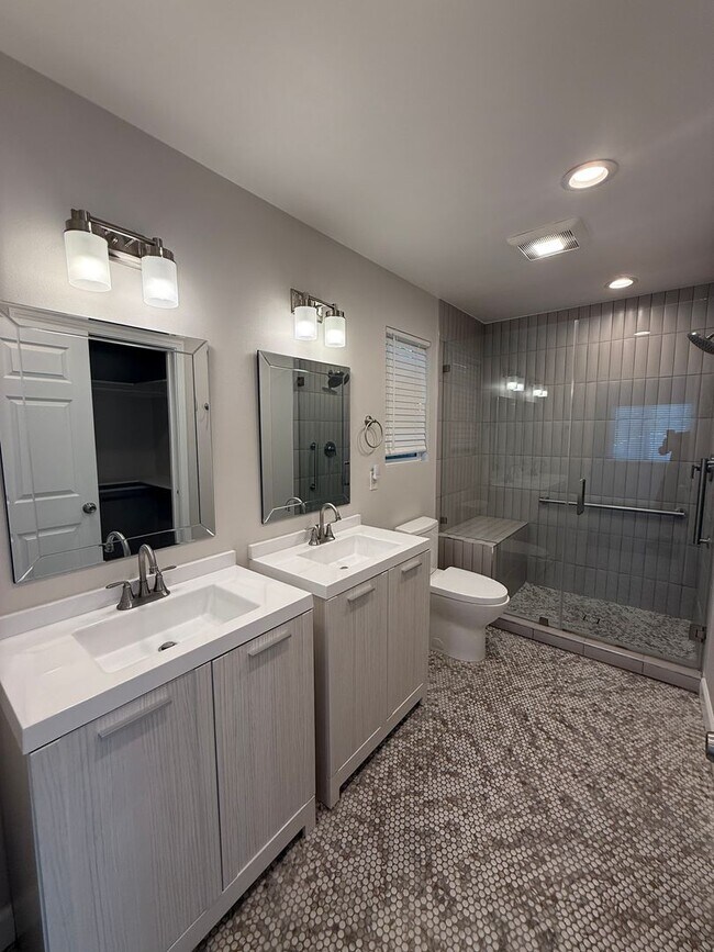 Building Photo - Amazing 1 Bedroom Back Home in La Crescenta!