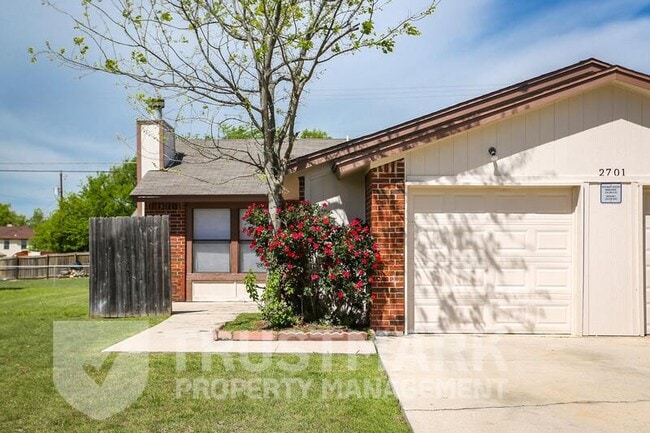 Building Photo - 2701 Bermuda Dr